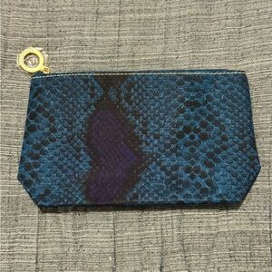 Estée Lauder small makeup bag